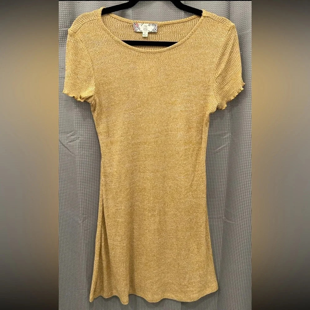 New Pink Rose Womens Dress size Large Short Ruffle Sleeve T Shirt Ribbed Yellow